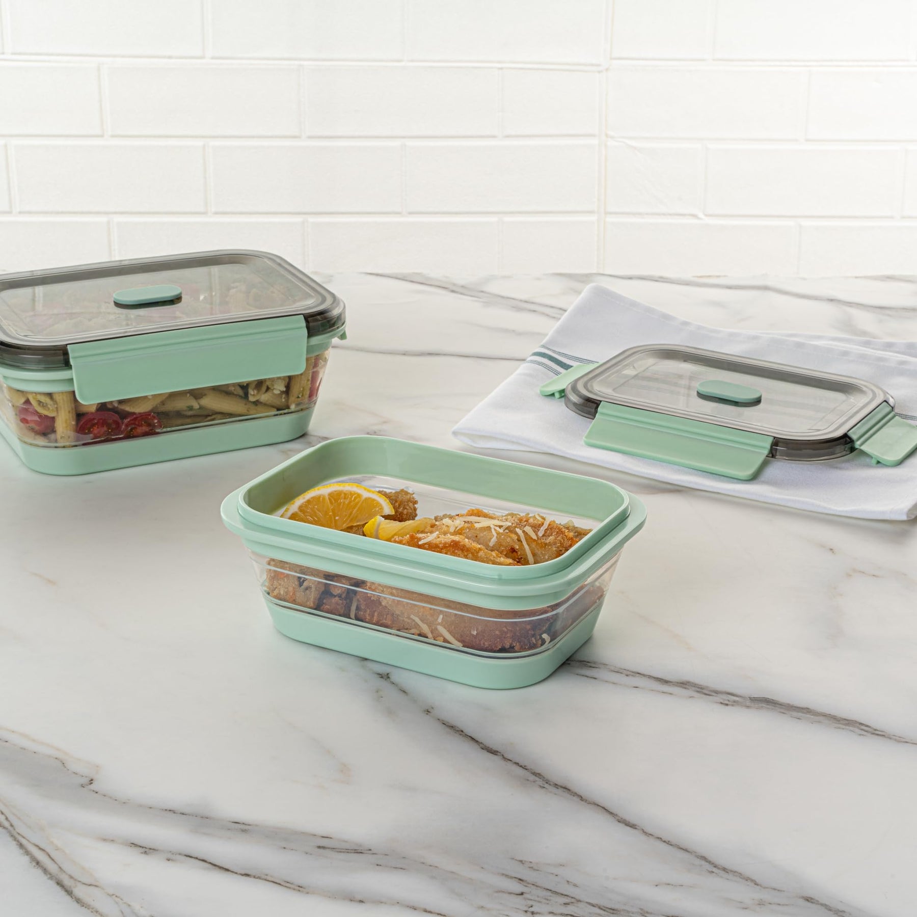 Restaurantware Green Plastic Airtight Food Storage Container