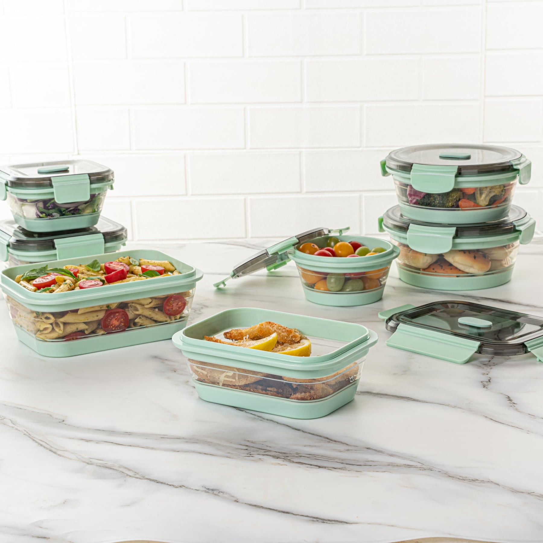 Restaurantware Green Plastic Airtight Food Storage Container